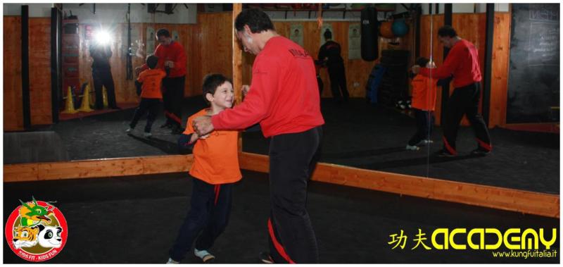 Kung Fu Academy Caserta di Sifu Mezzone Wing Chun Tjun, Ving Tsun Kung Fu Bambini difesa personale Accademia nazionale Italia scuola di taiji sanda chi kung www.kungfuitalia.i (2)